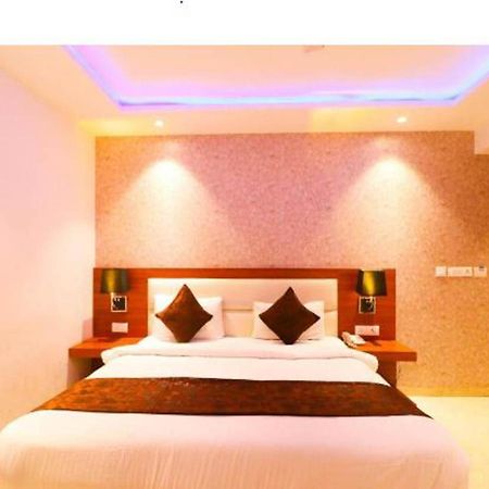 Hotel Royal Sky Luxury Near Delhi Airport Nueva Delhi Exterior foto