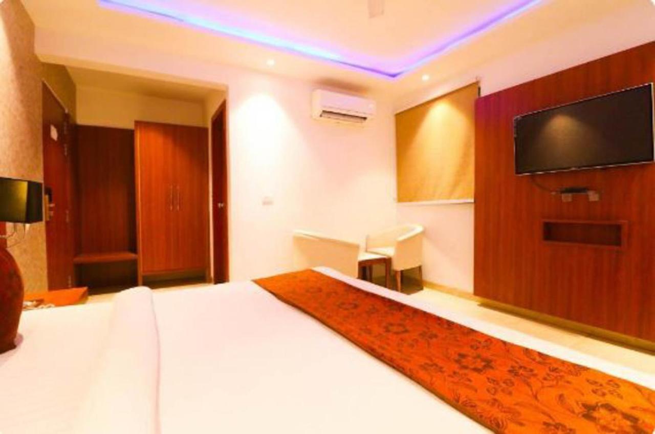Hotel Royal Sky Luxury Near Delhi Airport Nueva Delhi Exterior foto