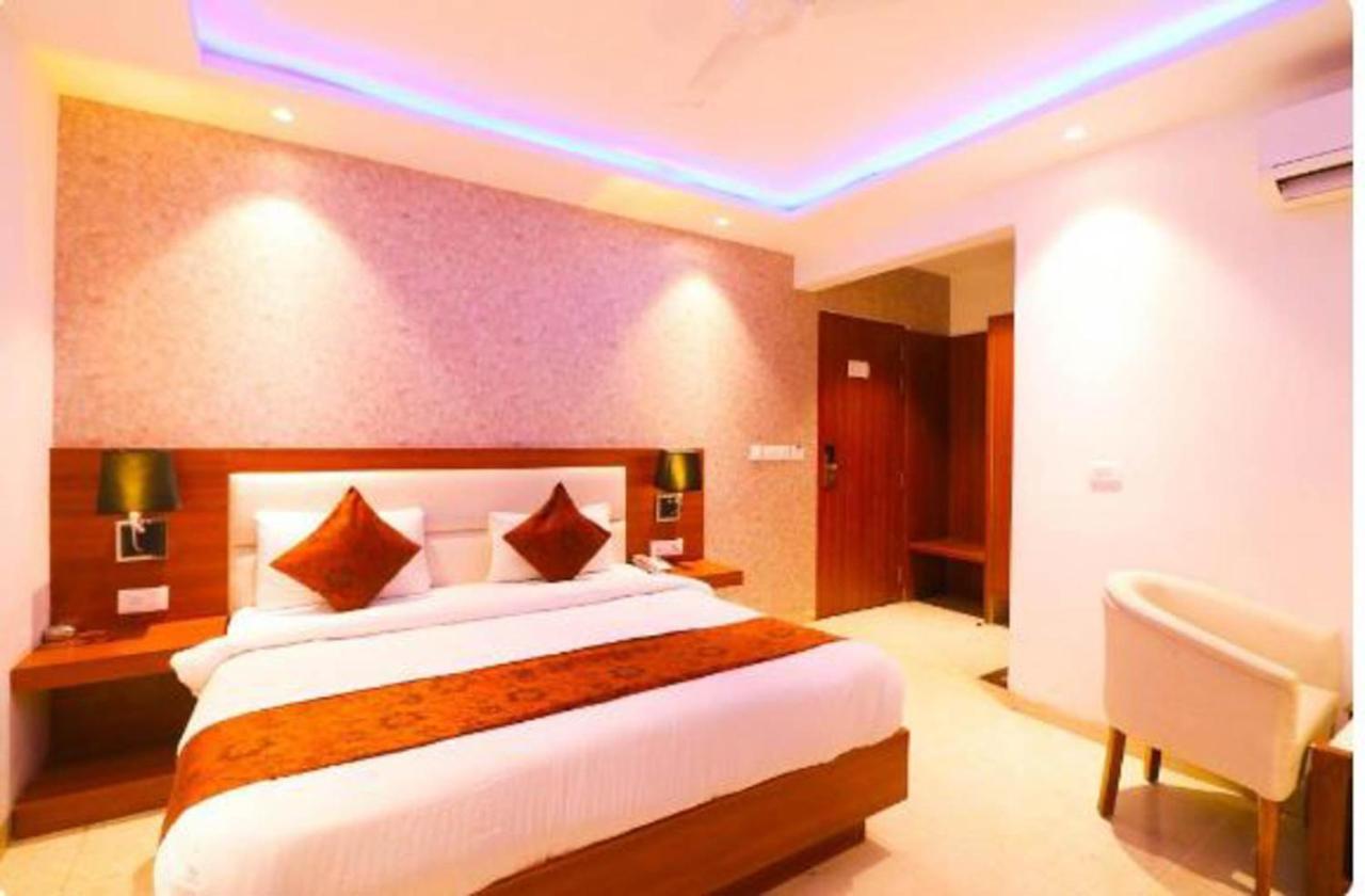 Hotel Royal Sky Luxury Near Delhi Airport Nueva Delhi Exterior foto
